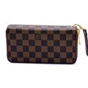 Hình ảnh củaVí Da Cầm Tay  Louis Vuitton 2 Ngăn Khóa Kéo